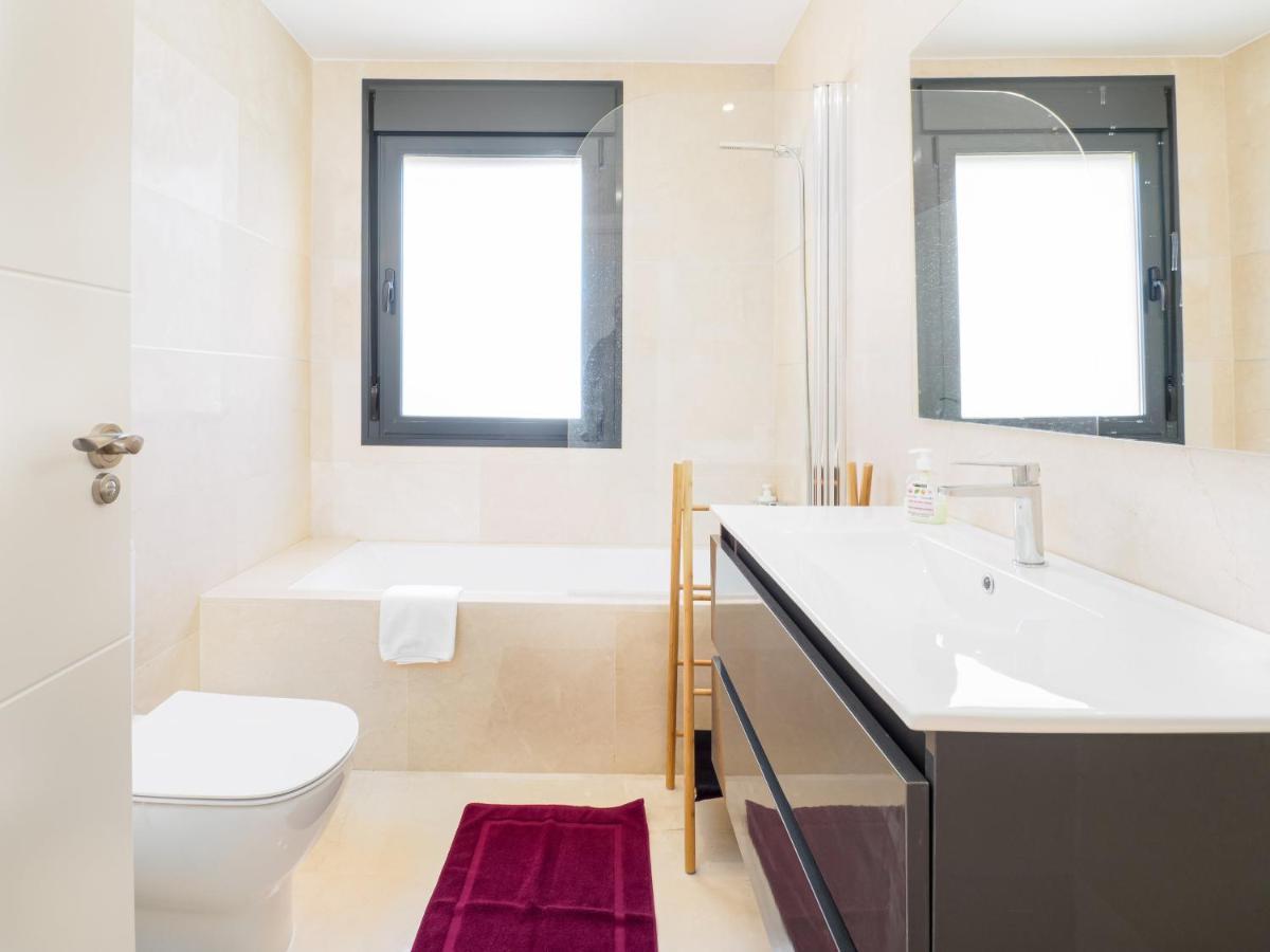 2306 - Brand New Apt, Walking Distance To Beach! Casares Exterior foto